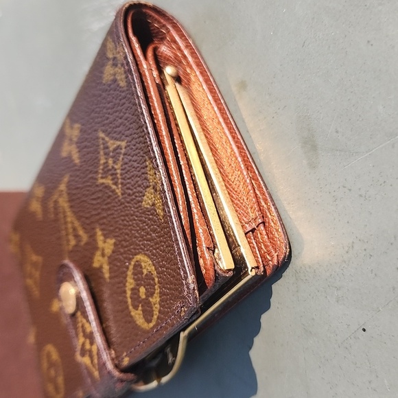 Authentic Louis Vuitton kisslock wallet - Picture 13 of 15